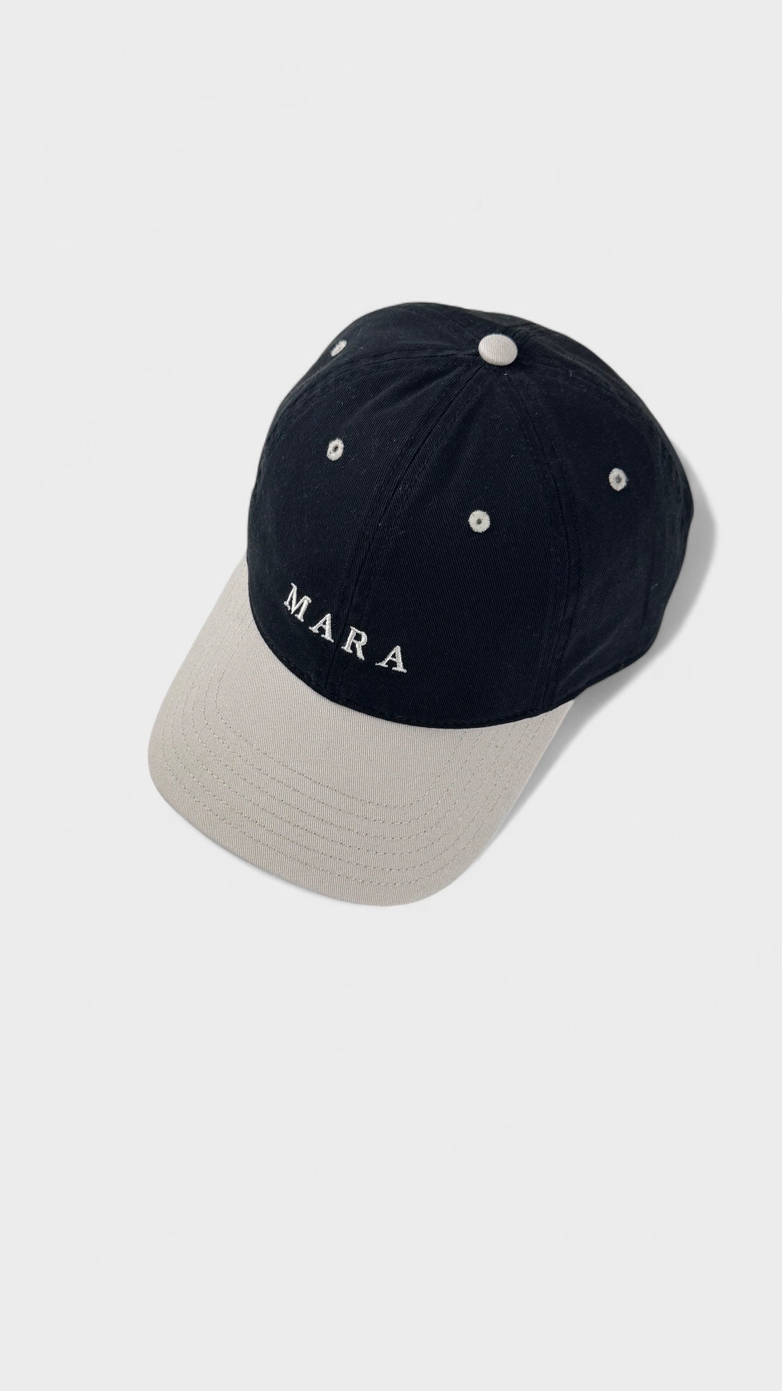 BLACK WHITE CAP