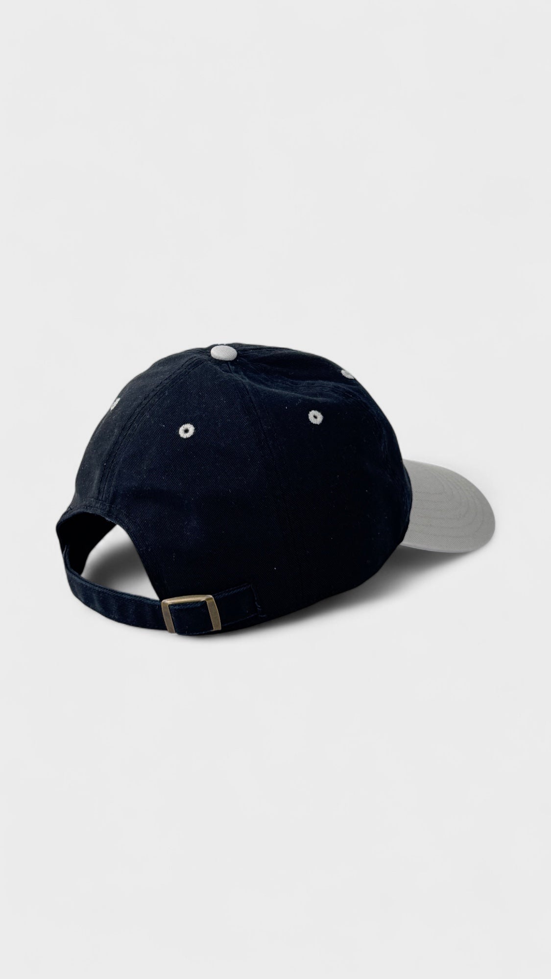 BLACK WHITE CAP