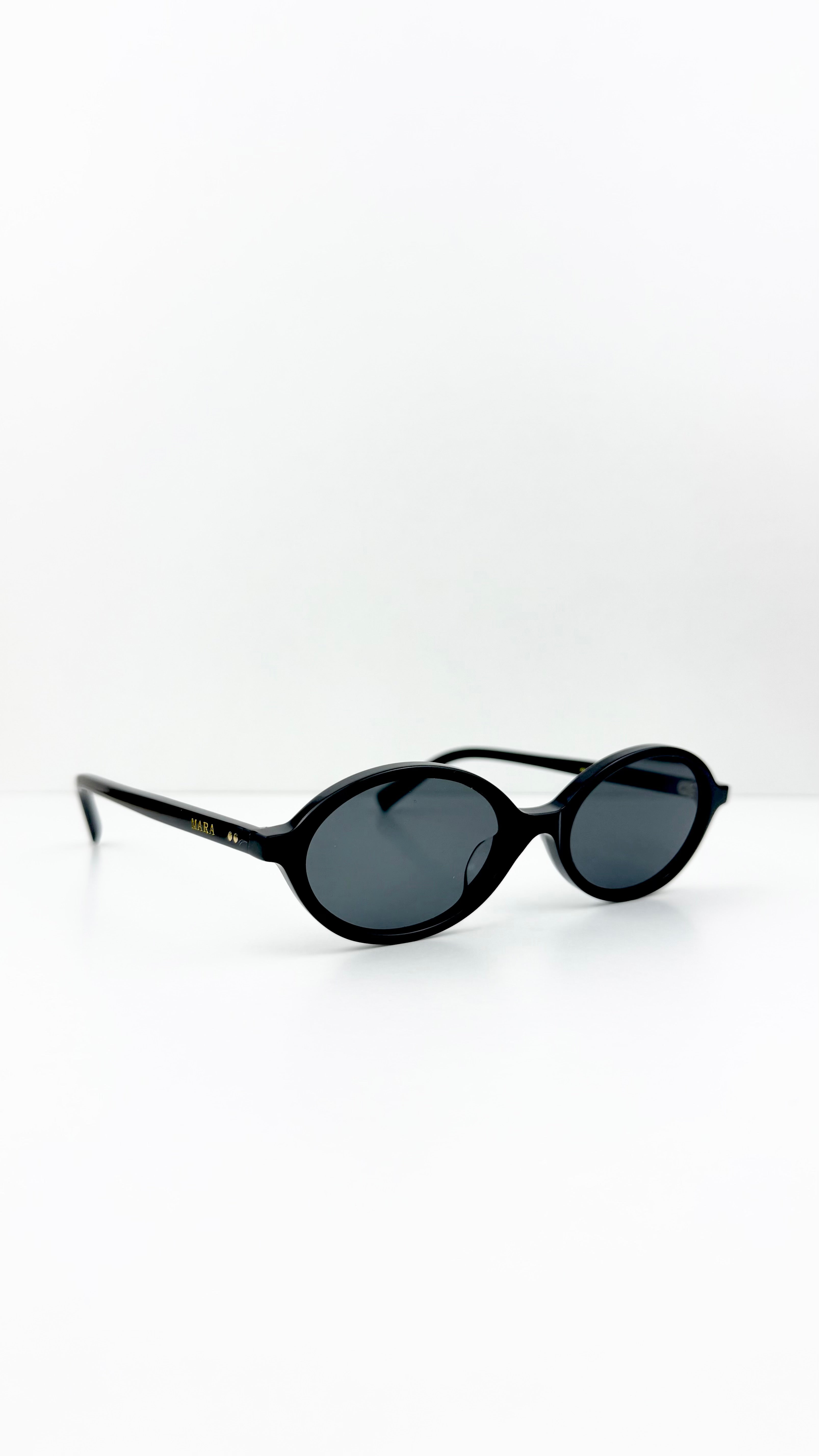 IVY BLACK